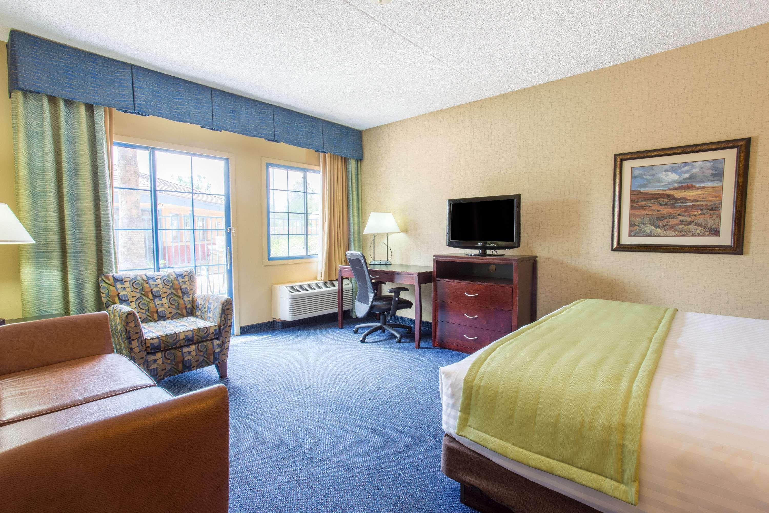 Days Inn & Suites By Wyndham Mesa Near Phoenix Exteriör bild