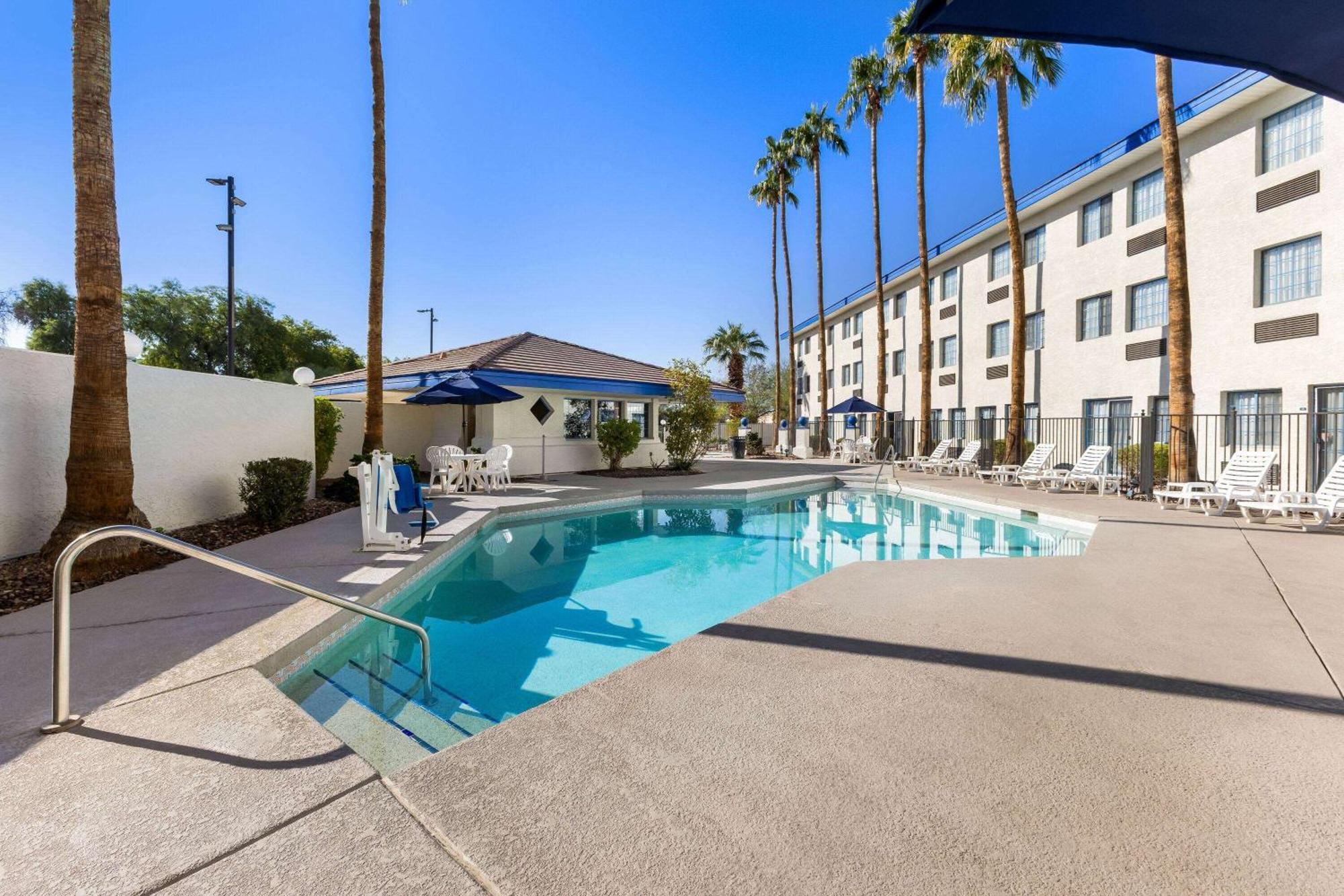 Days Inn & Suites By Wyndham Mesa Near Phoenix Exteriör bild
