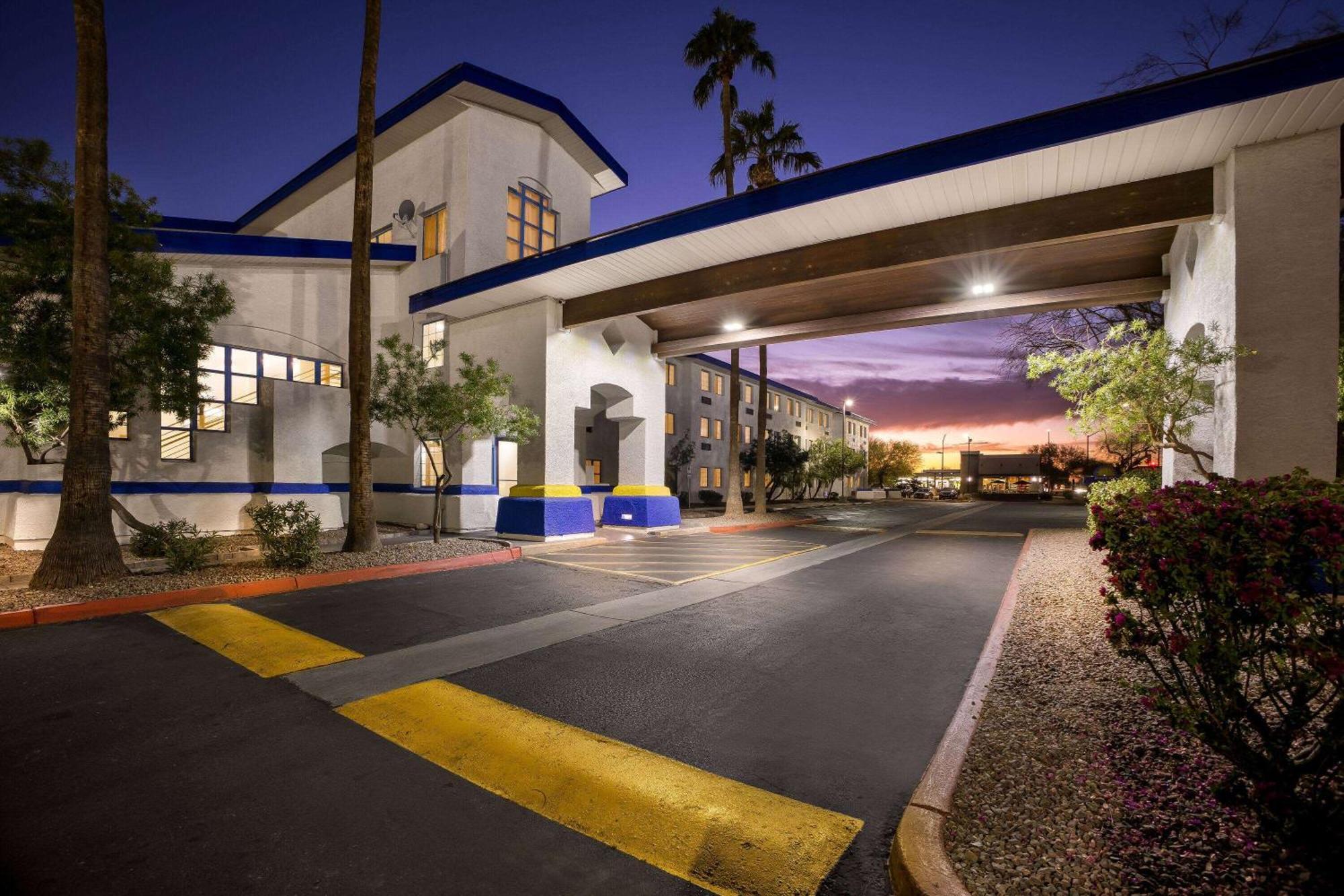 Days Inn & Suites By Wyndham Mesa Near Phoenix Exteriör bild