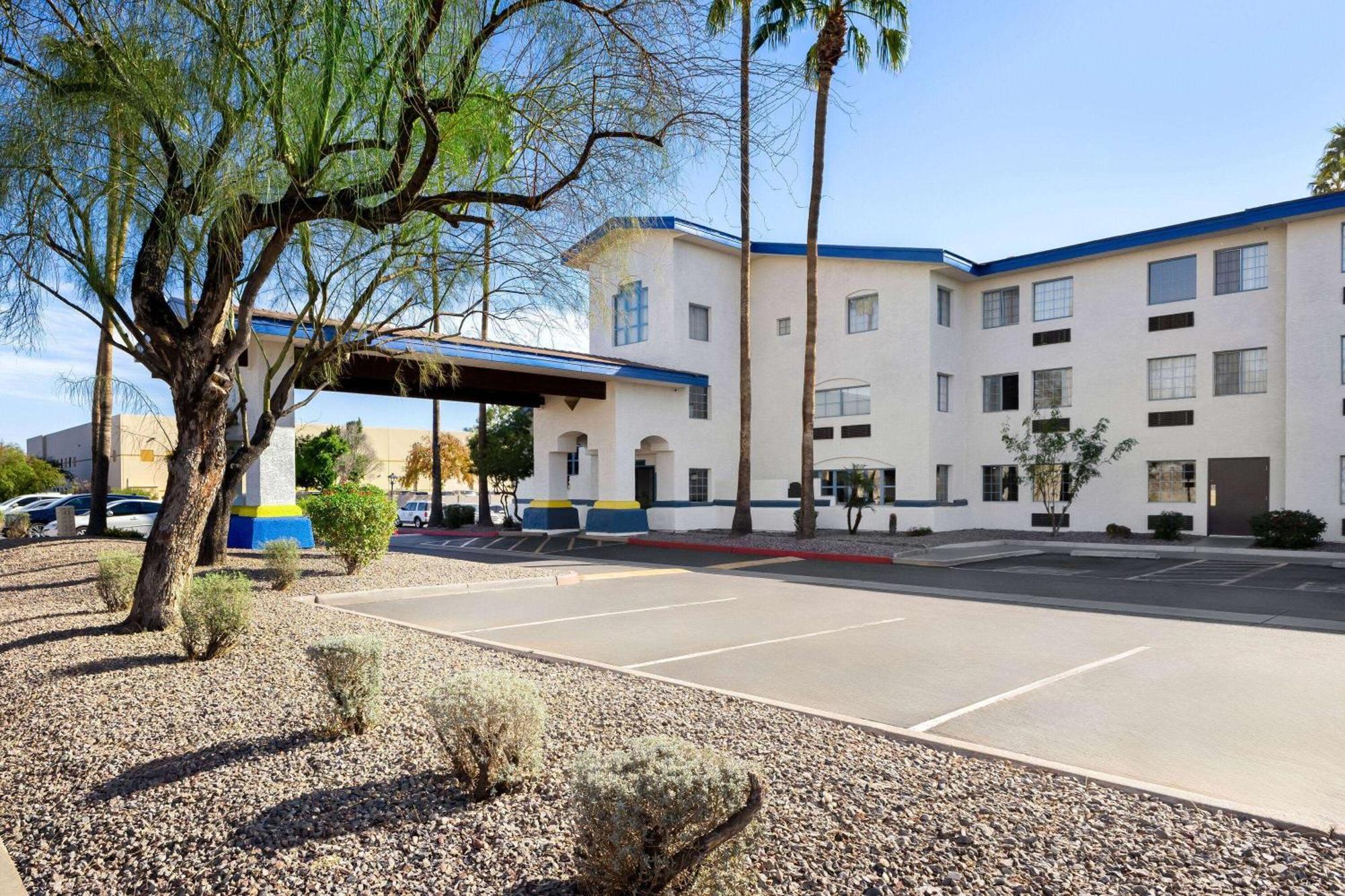 Days Inn & Suites By Wyndham Mesa Near Phoenix Exteriör bild